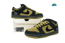 Cargar imagen en el visor de la galería, Nike SB Dunk x Supreme “94” Camper Green
