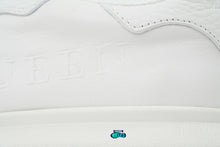 Cargar imagen en el visor de la galería, Alexander McQueen White Brown logo en relieve
