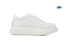 Cargar imagen en el visor de la galería, Alexander McQueen White Brown logo en relieve
