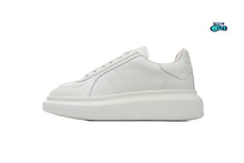Cargar imagen en el visor de la galería, Alexander McQueen Oversized  Retro White
