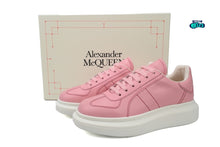 Cargar imagen en el visor de la galería, Alexander McQueen Oversized  Retro Pink

