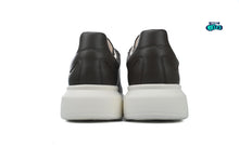 Cargar imagen en el visor de la galería, Alexander McQueen Oversized  Retro Dark Brown
