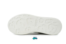 Cargar imagen en el visor de la galería, Alexander McQueen White blue logo en relieve
