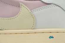Cargar imagen en el visor de la galería, Jordan 1 Retro Low OG SP Travis Scott Sail Shy Pink
