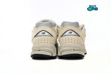 Cargar imagen en el visor de la galería, New Balance 2002R Off White
