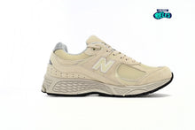 Cargar imagen en el visor de la galería, New Balance 2002R Off White
