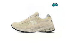 Cargar imagen en el visor de la galería, New Balance 2002R Off White
