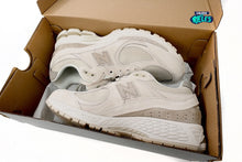 Cargar imagen en el visor de la galería, New Balance 2002R Beige
