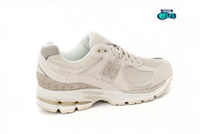 Cargar imagen en el visor de la galería, New Balance 2002R Beige
