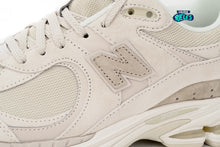 Cargar imagen en el visor de la galería, New Balance 2002R Beige
