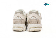 Cargar imagen en el visor de la galería, New Balance 2002R Beige
