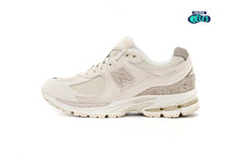 Cargar imagen en el visor de la galería, New Balance 2002R Beige
