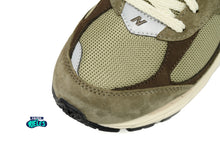 Cargar imagen en el visor de la galería, New Balance 2002R Moss
