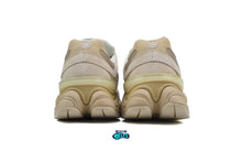 Cargar imagen en el visor de la galería, New Balance 9060 Sea Salt
