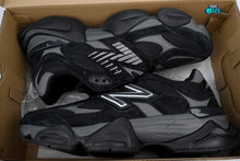 Cargar imagen en el visor de la galería, New Balance 9060 Black Silver
