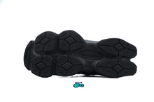 Cargar imagen en el visor de la galería, New Balance 9060 Black Silver
