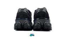 Cargar imagen en el visor de la galería, New Balance 9060 Black Silver

