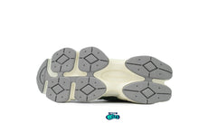 Cargar imagen en el visor de la galería, New Balance 9060 Green Sail
