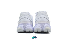 Cargar imagen en el visor de la galería, New Balance 9060 Triple White
