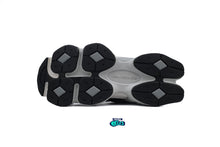 Cargar imagen en el visor de la galería, New Balance 9060 Black Grey
