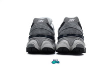 Cargar imagen en el visor de la galería, New Balance 9060 Black Grey
