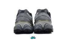 Cargar imagen en el visor de la galería, New Balance 9060 Black Castlerock Grey
