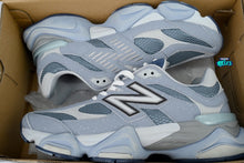 Cargar imagen en el visor de la galería, New Balance 9060 Chrome Blue
