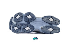 Cargar imagen en el visor de la galería, New Balance 9060 Chrome Blue
