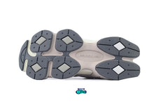 Cargar imagen en el visor de la galería, New Balance 9060 Grey Line
