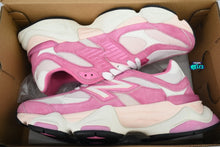 Cargar imagen en el visor de la galería, New Balance 9060 Pink
