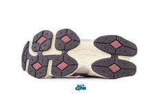 Cargar imagen en el visor de la galería, New Balance 9060 Cherry Blossom
