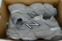 Cargar imagen en el visor de la galería, New Balance 9060 Shadow Grey
