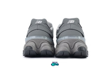 Cargar imagen en el visor de la galería, New Balance 9060 Shadow Grey
