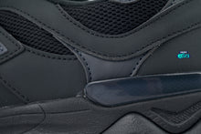 Cargar imagen en el visor de la galería, New Balance 9060 Black Cement
