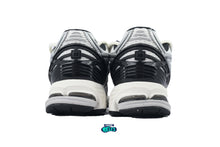 Cargar imagen en el visor de la galería, New Balance 1906R Silver Black
