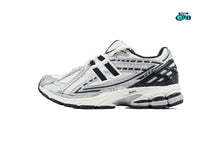 Cargar imagen en el visor de la galería, New Balance 1906R Silver Black
