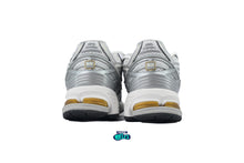 Cargar imagen en el visor de la galería, New Balance 1906R White Rain Cloud Silver Metallic
