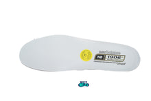 Cargar imagen en el visor de la galería, New Balance 1906R White Rain Cloud Silver Metallic
