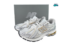 Cargar imagen en el visor de la galería, New Balance 1906R White Rain Cloud Silver Metallic

