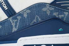 Cargar imagen en el visor de la galería, Louis Vuitton Trainer Monogram Denim White Blue
