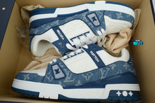 Cargar imagen en el visor de la galería, Louis Vuitton Trainer Monogram Denim White Blue
