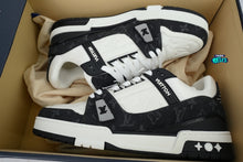 Cargar imagen en el visor de la galería, Louis Vuitton Trainer Monogram Denim Black
