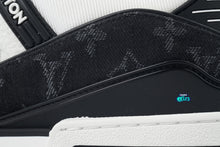 Cargar imagen en el visor de la galería, Louis Vuitton Trainer Monogram Denim Black
