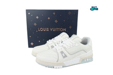 Cargar imagen en el visor de la galería, Louis Vuitton Trainer White Signature
