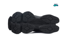 Cargar imagen en el visor de la galería, New Balance 9060 Triple Black Suede
