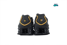 Cargar imagen en el visor de la galería, Nike Shox TL Black University Gold
