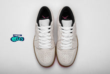 Cargar imagen en el visor de la galería, Jordan 1 Low White Gum Hyper Pink
