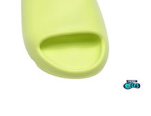 Cargar imagen en el visor de la galería, Yeezy Slide &#39;Glow Green&#39;
