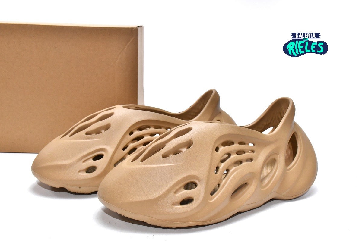 Yeezy Foam Runner 'Ochre' – Galeria De Rieles - Main Image